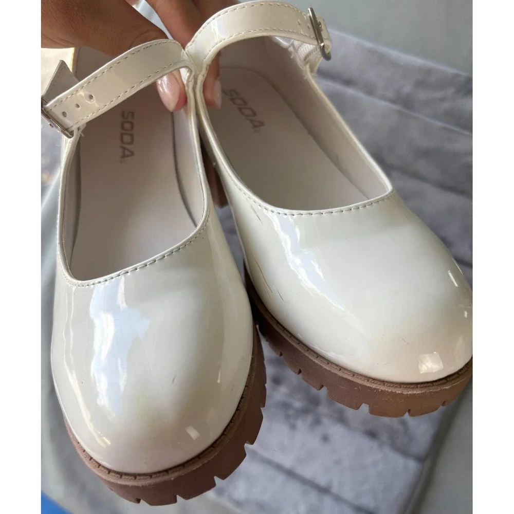 Soda Boxer-2 Girls Fashion Shoes Sz 5 Ivory Leather Adjustable Strap Block Heel